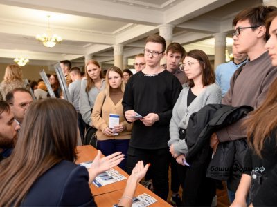 Кабмин РФ доработал программу содействия занятости молодёжи