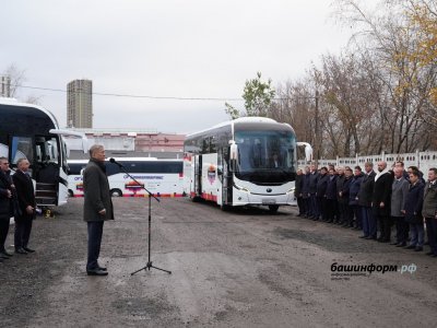 Радий Хабиров вручил ключи от 20 новых комфортабельных туристических автобусов большого класса