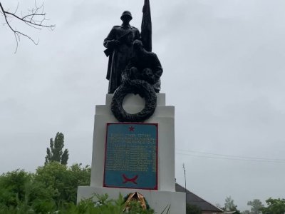 Мобилизованные из Башкирии восстановили в ЛНР памятник героям Великой Отечественной войны