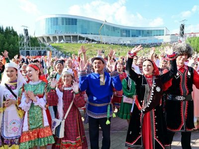 Андрей Назаров поздравил жителей Башкирии с Днем национального костюма