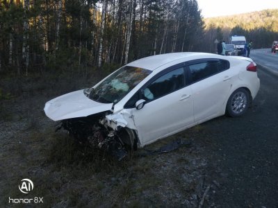 На трассе Уфа - Белорецк лоб в лоб столкнулись три легковых автомобиля