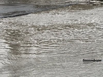 В Абзелиловском районе Башкирии из-за дождевого паводка перекрыли дорогу
