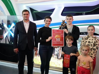 На стенде Башкирии выставки «Россия» семья из Рязани получила годовой запас мёда
