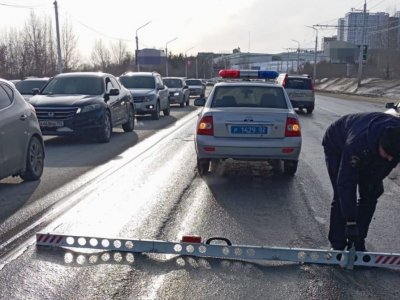 Сотрудники ГИБДД Уфы наказали владельца дороги по улице Жукова за опасную колею
