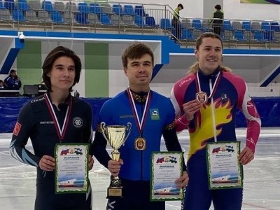 Семен Елистратов завоевал золото на дистанции 1500 метров на этапе Кубка России по шорт-треку в Уфе