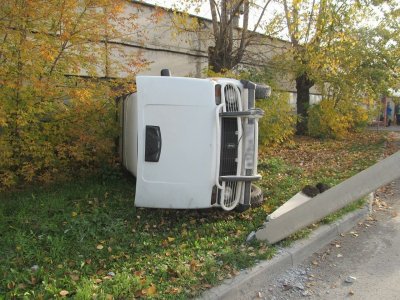 В Башкирии водитель сбил пешехода на «зебре» и врезался в столб