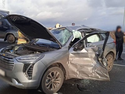 В Башкирии при столкновении грузовика и кроссовера пострадала 57-летняя водительница