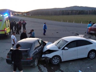 В Башкирии столкнулись три легковых автомобиля