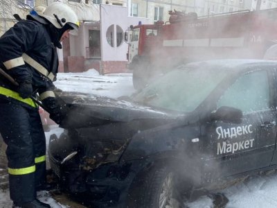 В Уфе на улице Софьи Перовской загорелось такси