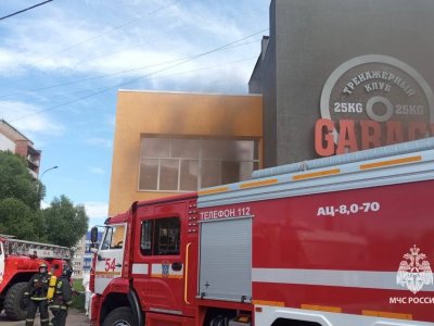 В городе Башкирии эвакуировали 20 человек из горящего фитнес-центра
