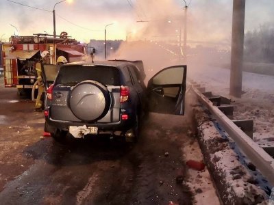 В Уфе на Затонском мосту загорелась машина