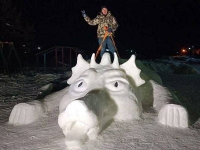 Жители Башкирии слепили из снега гигантских драконов