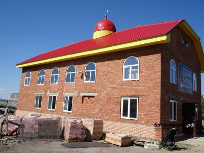 Радий Хабиров посетил строящуюся мечеть в Мерясово Баймакского района Башкирии