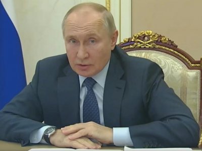 Владимир Путин объявил о дополнительных выплатах медикам первичного звена и скорых