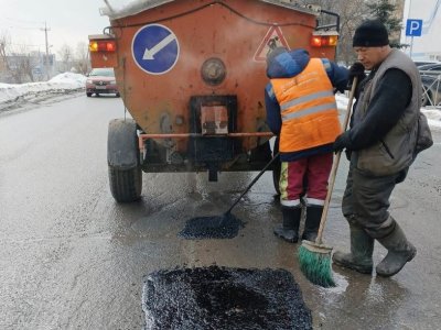 В Уфе, несмотря на морозы, активизировался ямочный ремонт городских дорог