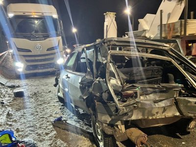 В Башкирии в ДТП с грузовиком и двумя легковыми автомобилями пострадали люди
