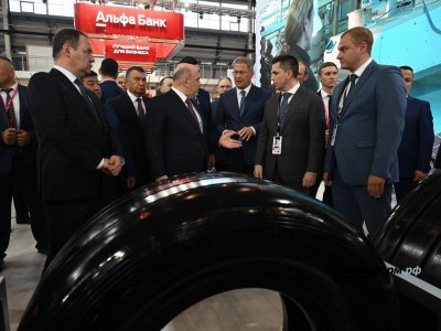Стенд Башкирии на «Иннопроме» посетил глава правительства РФ Михаил Мишустин