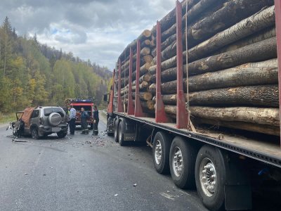 На опасном участке трассы Уфа - Белорецк произошло смертельное ДТП с участием «Нивы» и лесовоза