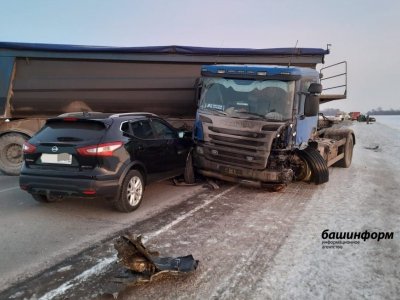 Водитель «Лада Приора» скончался в ДТП с фурой под Стерлитамаком