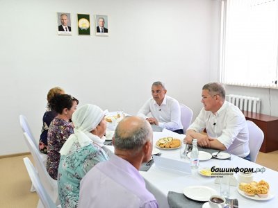 Глава Башкирии Радий Хабиров встретился в селе Ермолаево с родителями погибших участников СВО