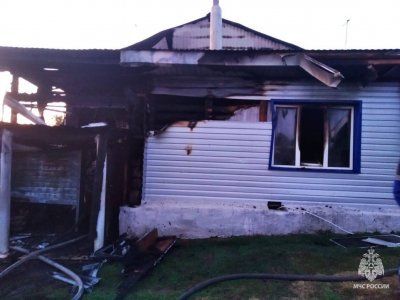 Пожар в двухквартирном доме в Башкирии оставил без крыши над головой его жителей