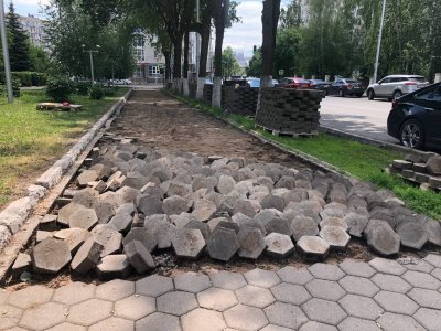 В Уфе начали перекладывать тротуарную плитку на улице Пушкина
