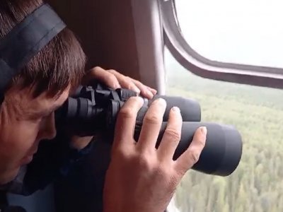Спасатели Башкирии обнародовали кадры поиска пропавшего на горе Ялангас туриста с вертолета