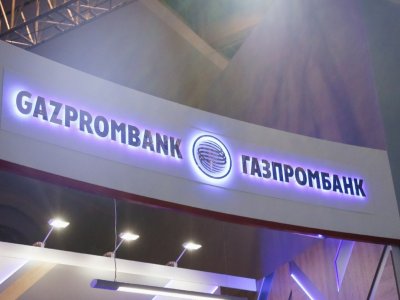 Газпромбанк просит клиентов приостановить международные переводы в долларах