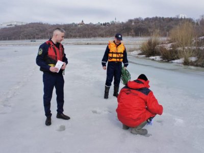 В Уфе рыбаки, несмотря на предупреждения, выходят на тонкий и опасный весенний лед