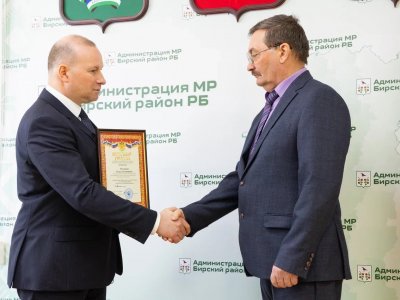 В Башкирии наградили члена УИК, который пресек провокацию на выборах