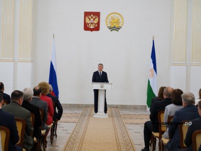 Глава Башкирии вручил государственные награды лучшим труженикам республики