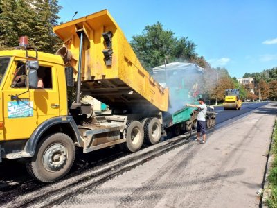 Дорожники Башкирии ремонтируют улицу в Красном Луче