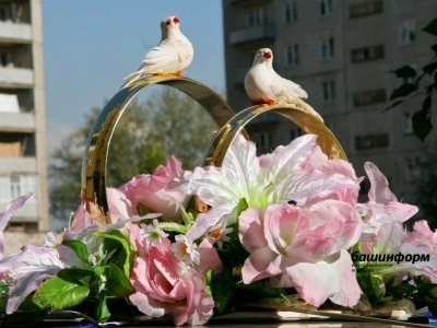 В Башкирии сразу семь пожилых пар отметили «золотую свадьбу»