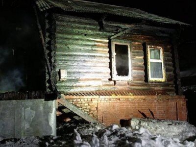 В Башкирии при пожаре в доме погиб мужчина, его сын госпитализирован с ожогами