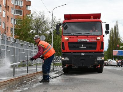 Власти Уфы рассказали о последствиях мытья дорог и тротуаров шампунем
