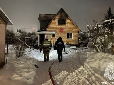 В Уфе при пожаре в садовом доме погибла 7-летняя девочка