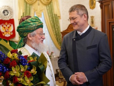 Глава Башкирии Радий Хабиров поздравил председателя ЦДУМ России Талгата Таджуддина с 75-летием