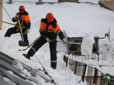В Башкирии сообщили, кто зимой должен чистить крыши, козырьки, балконы и лоджии