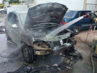 На парковке в Уфе горел автомобиль