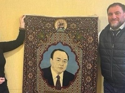 Башкирии подарили ковер с изображением первого президента Муртазы Рахимова