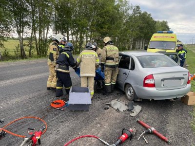 В Башкирии спасатели деблокировали 66-летнего водителя, пострадавшего в ДТП