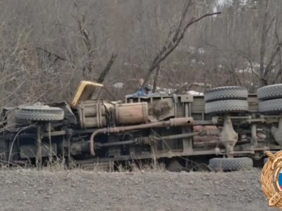 В Башкирии грузовик опрокинулся в кювет: нетрезвый водитель ушиб локоть, а его пассажир погиб