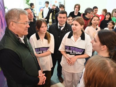 В Ишимбае Глава Башкирии пообщался с участниками молодежных коллективов