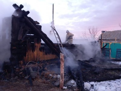 В Башкирии в сгоревшем бревенчатом доме нашли тело мужчины