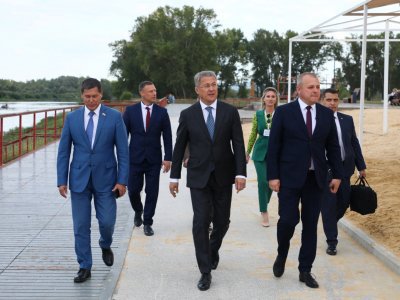 Глава Башкортостана ознакомился с ходом реконструкции набережной в Салавате