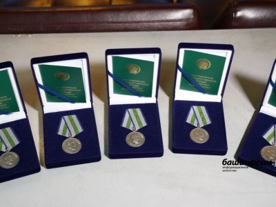 Радий Хабиров в госпитале Москвы вручил медали Шаймуратова бойцам-землякам