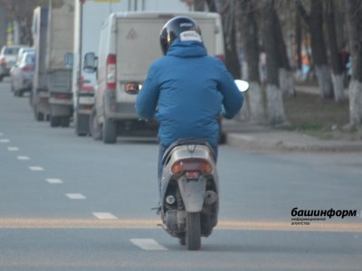 В Уфе на улице Первомайской двое школьников на мотоцикле попали под колеса Fiat Albea