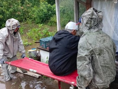 В Башкирии спасатели эвакуировали жителя СНТ с затопленного участка