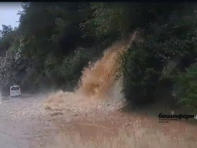 Уфимские туристы в Абхазии преодолели размытую ливнями дорогу и стихийные «водопады»