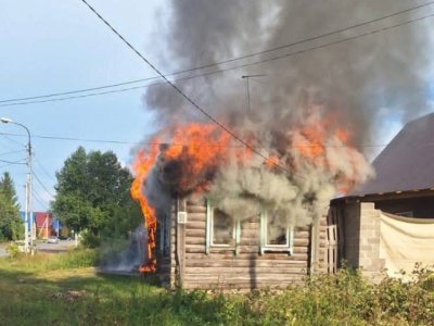 В Благовещенске сгорел частный дом, два человека погибли
